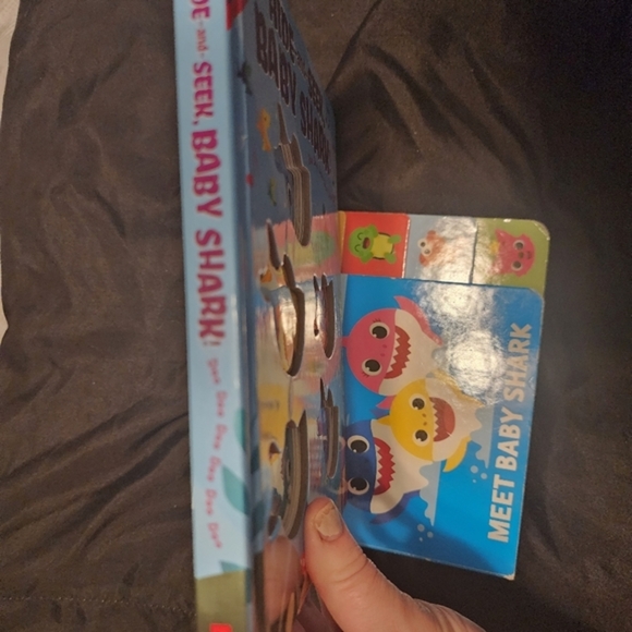 Baby Shark Books - Set of (2). Meet Baby Shark &‎ Hide and Seek. Like New. - Picture 5 of 11
